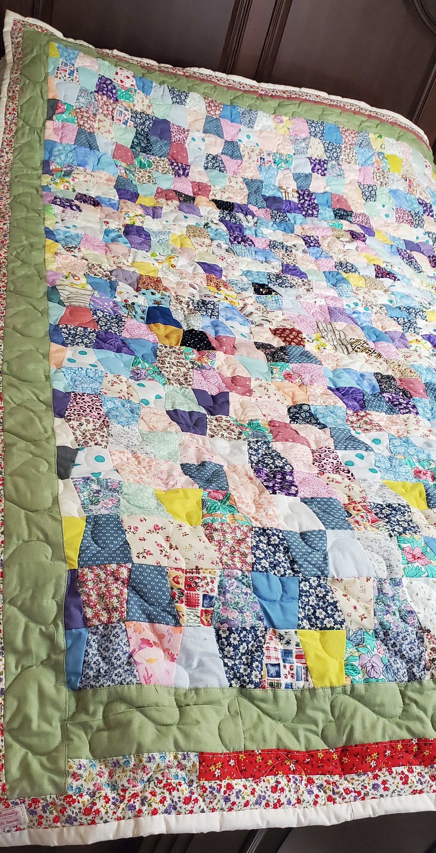 Handmade twin size quilt "Tumbler" pattern