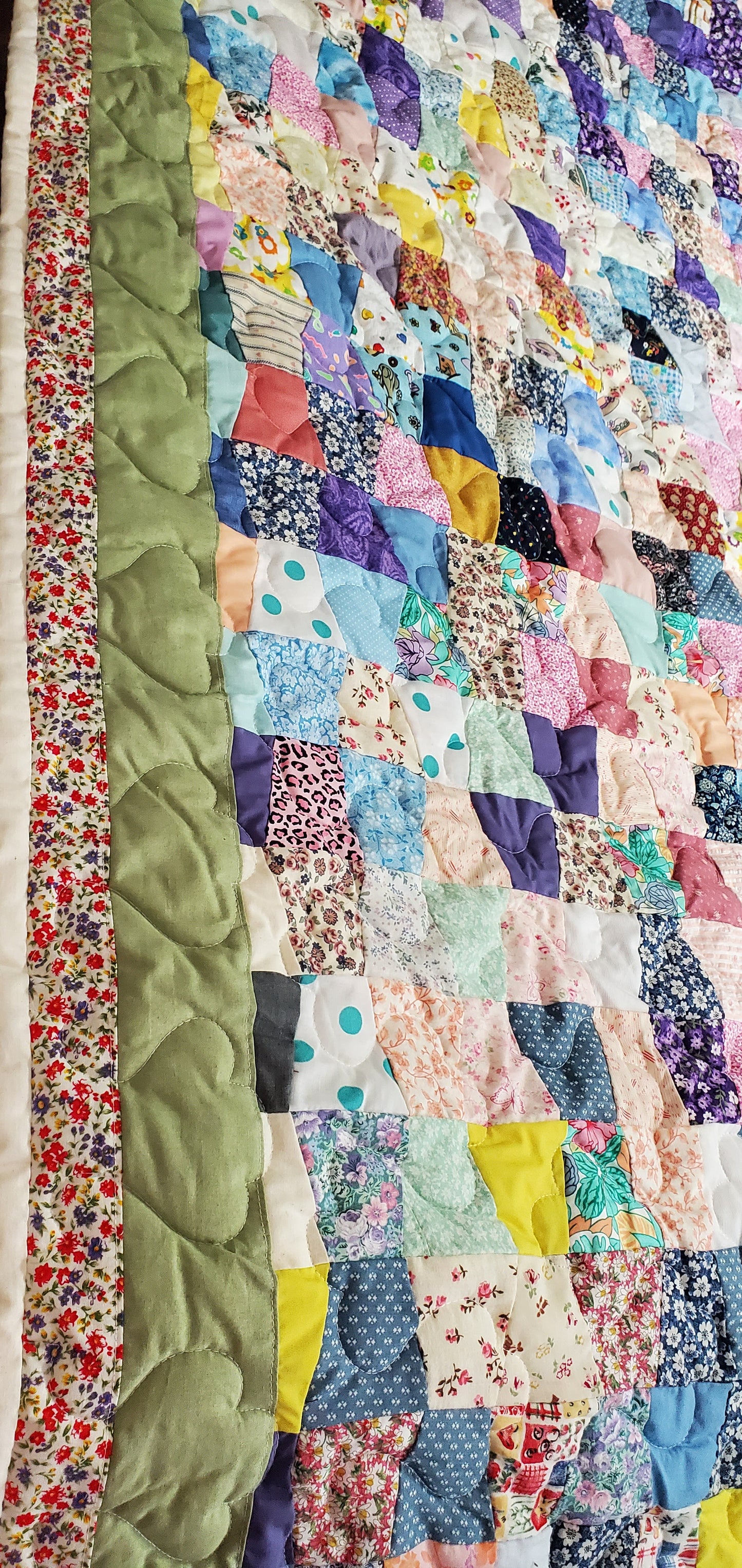 Handmade twin size quilt "Tumbler" pattern